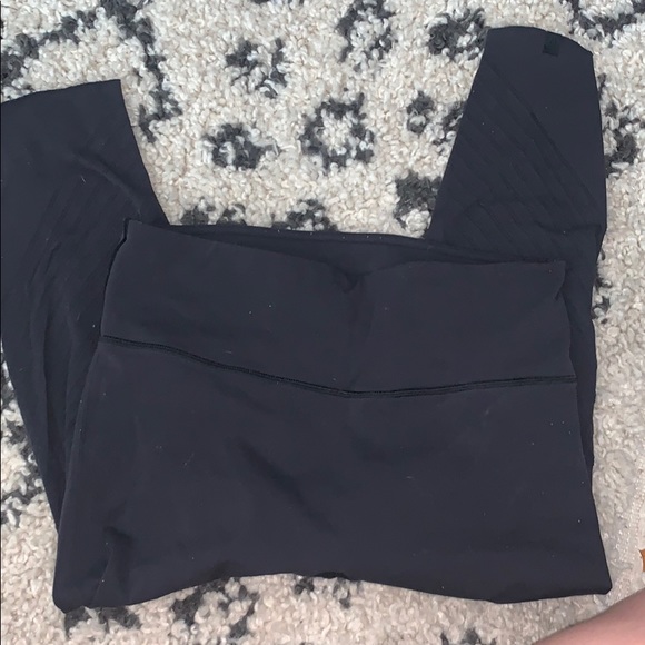 Lululemon Crops - Picture 2 of 4